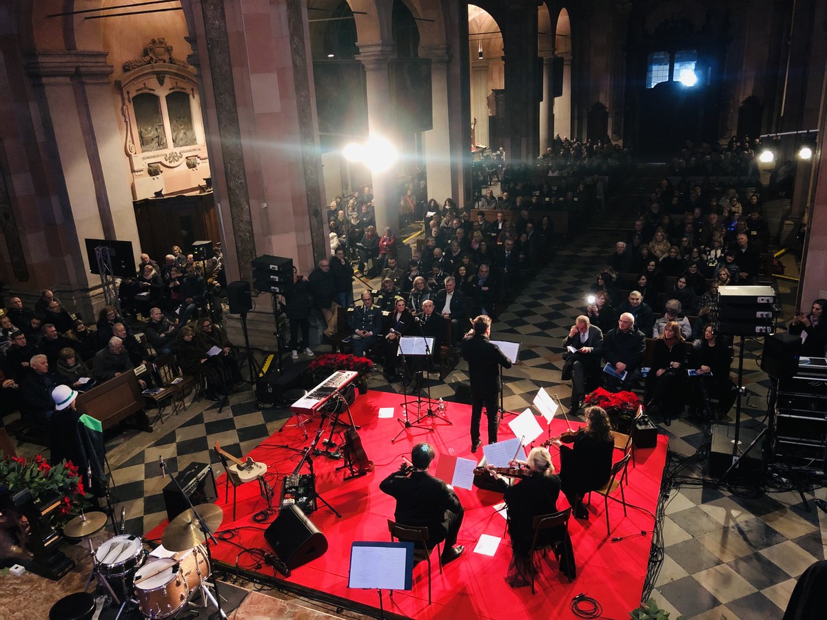 Video Standing Ovation In Basilica Per Il Concerto Di Natale