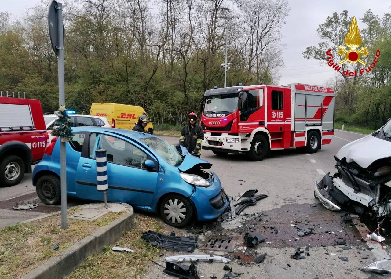 Foto Schianto Sulla Statale A Lonate Pozzolo In Azione Anche L