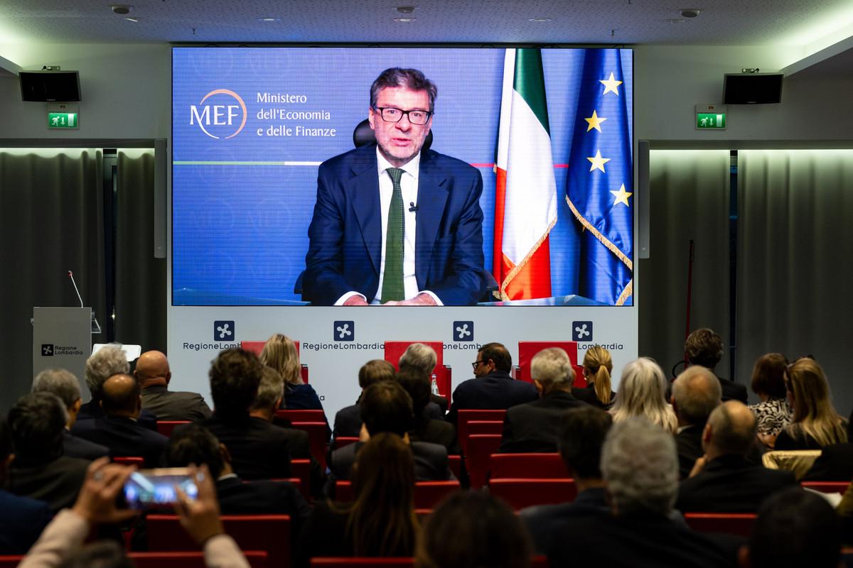 https://www.varesenoi.it/fileadmin/archivio/ilbustese/2024/11/giorgetti_ministro_incontro_regione_lombardiaDSC_6746.jpg