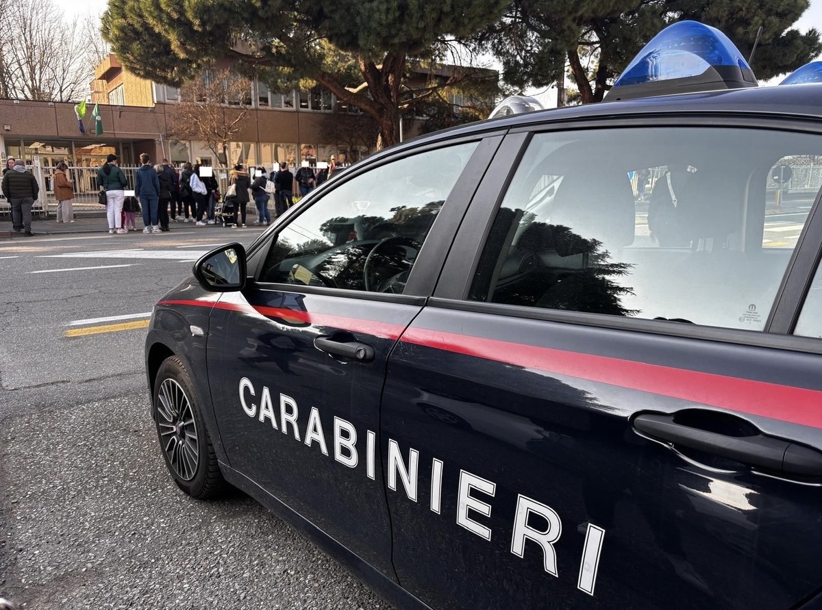 https://www.varesenoi.it/fileadmin/archivio/ilbustese/2025/03/carabinieri_intossicazione_scuola_gallarate20708e8a-afa5-4200-aef5-bc0b1d8dd0a1.jpg