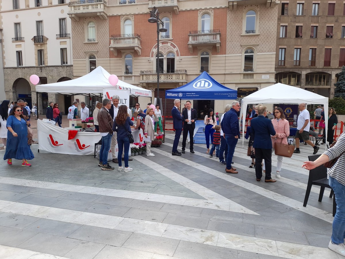 La Prevenzione Del Tumore Al Seno Torna A Busto Arsizio In Piazza San Giovanni Varesenoi It