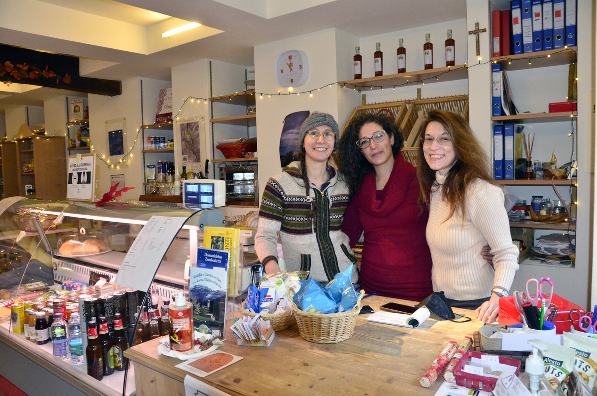 Elena, Albachiara e Vidya vi aspettano al Sacro Monte in un Emporio che è  uno scrigno di profumi, sapori e colori del territorio 