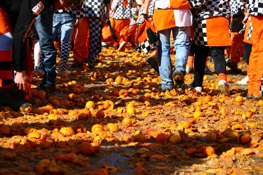 https://www.varesenoi.it/fileadmin/archivio/lavocediasti/2025/02/carnevale_ivrea.jpg