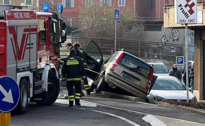 https://www.varesenoi.it/fileadmin/archivio/varesenoi/2025/02/incidente-luino-viale-dante.jpg