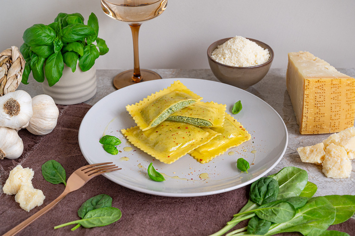 https://www.varesenoi.it/fileadmin/archivio/varesenoi/Bottega_Giulio_GIANT_RAVIOLI_RICOTTA_E_SPINACI.jpg