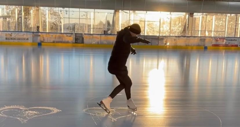 VIDEO. L'emozionante danza di Carolina Kostner all'Acinque Ice Arena: «Come  un'artista davanti a una tela bianca» 