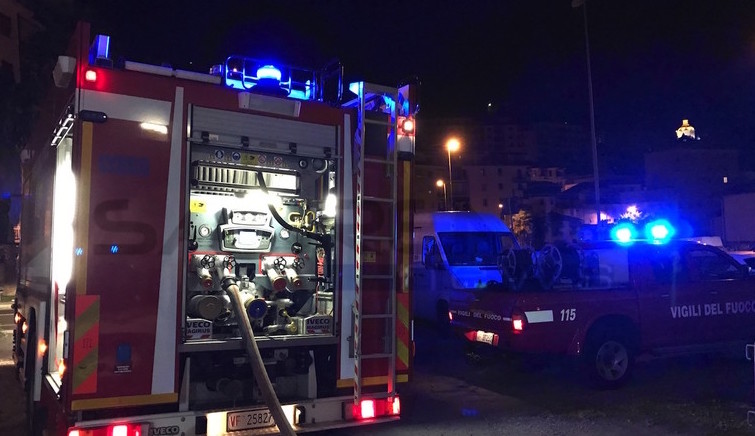 carabinieri e vigili del fuoco gli salvano la vita – Varesenoi.it