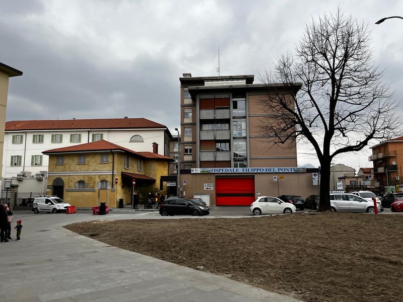 Parcheggi ospedale Del Ponte e viale Monterosa, la Cgil chiede una  soluzione: «Ci siamo dimenticati che gli eroi continuano a lavorare» 