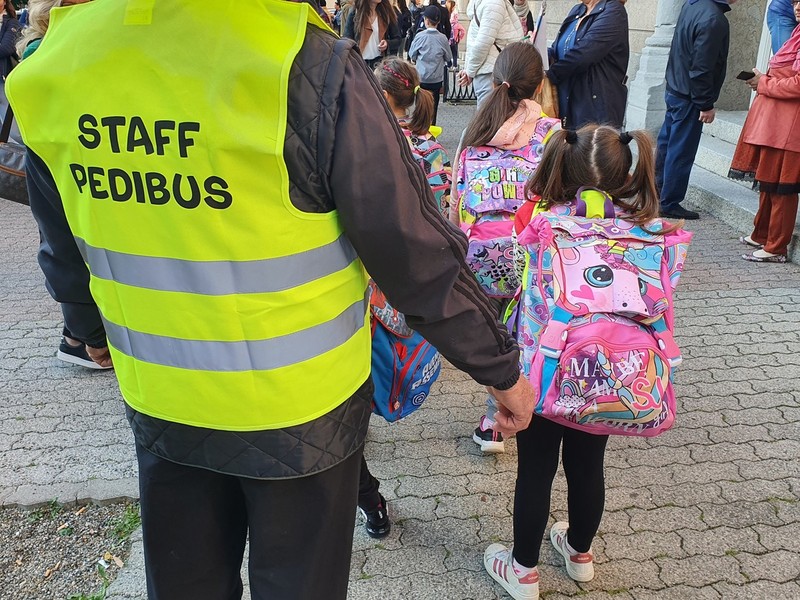 «Salviamo il Pedibus, è un servizio importante per gli alunni». L’appello del sindaco di Cantello ai cittadini – Varesenoi.it