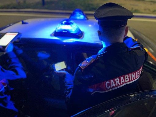 https://www.varesenoi.it/fileadmin/archivio/varesenoi/varese/CarabinieriNotteAgenteSpalle_generico_.jpeg