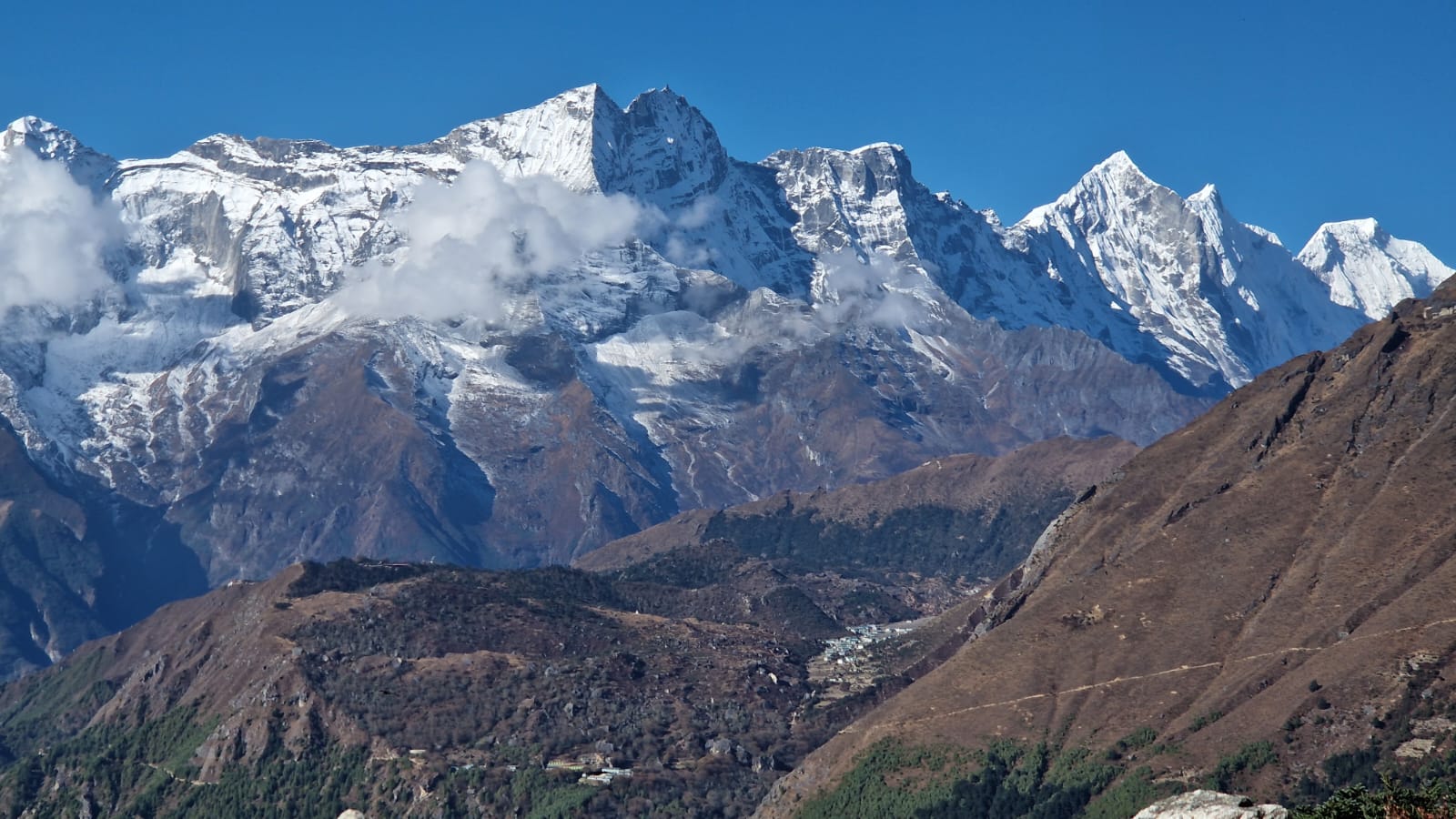 https://www.varesenoi.it/fileadmin/archivio/varesenoi/varese/NepalCampaneMontagne.jpg