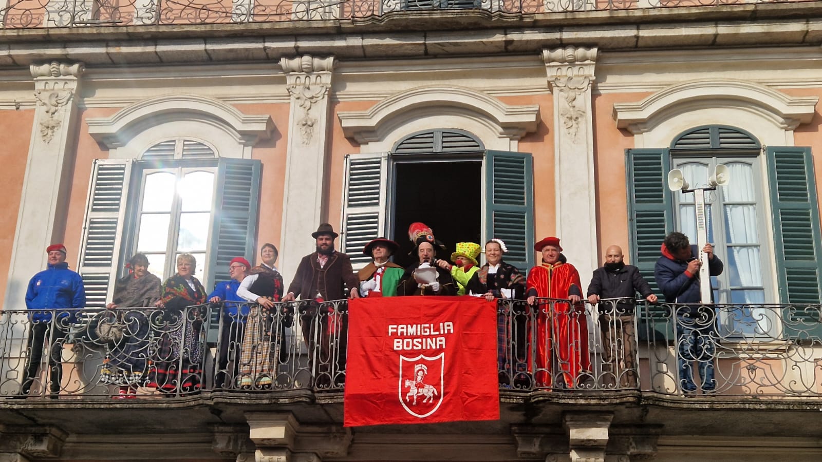 https://www.varesenoi.it/fileadmin/archivio/varesenoi/varese/VareseCarnevale25BalconeDiscorsoRe.jpg