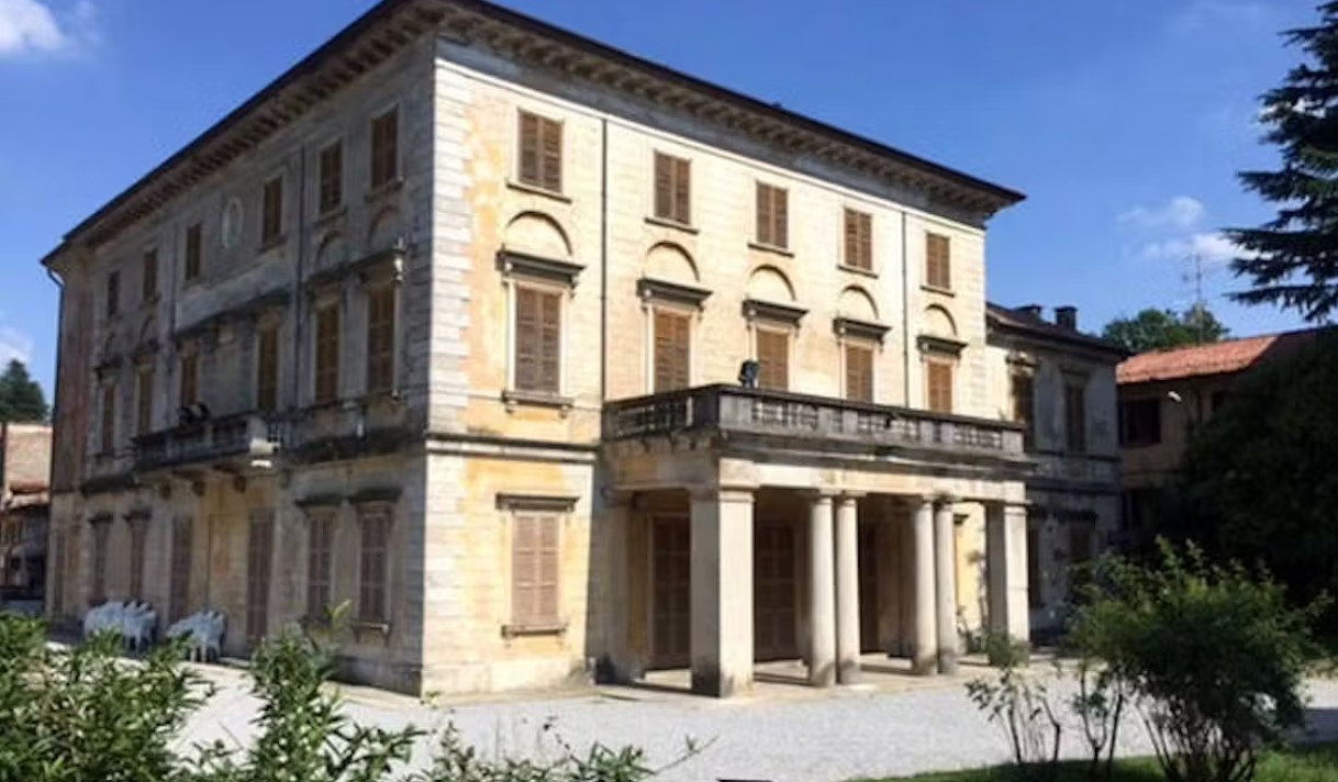 A Villa Borromeo Lesposizione Dedicata Al Viggiutese Ginetto Gussoni E La Mostra è Anche 