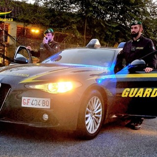 La Guardia di Finanza di Como sequestra 950 litri di carburante in dogana