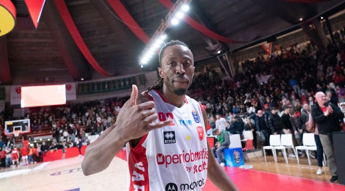 Festeggia Nino Johnson, uno dei migliori in campo ieri sera (foto Fabio Averna)