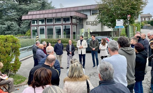 Ilma Plastica, il presidio organizzato da Vivere Gavirate: «Situazione che mette in difficoltà un territorio che già soffriva»