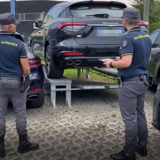 Truffa nel commercio delle auto di lusso, due arresti e oltre 7 milioni di euro sequestrati