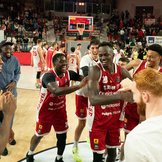 Può finalmente esultare la Openjobmetis Varese (foto Fabio Averna)