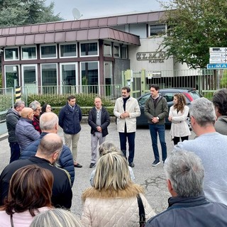 Ilma Plastica, il presidio organizzato da Vivere Gavirate: «Situazione che mette in difficoltà un territorio che già soffriva»