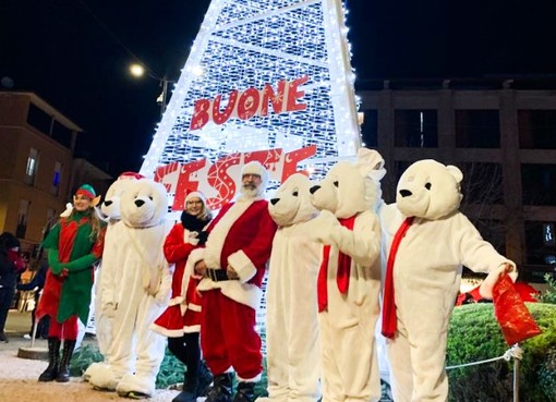 Scatto dall'accensione delle lucine dello scorso anno (foto Pro Loco Arcisate)