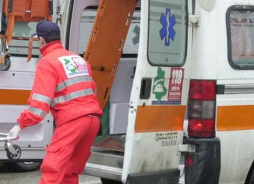 Incidente sul lavoro nel magazzino della Lindt a Magenta: operaio si amputa un piede