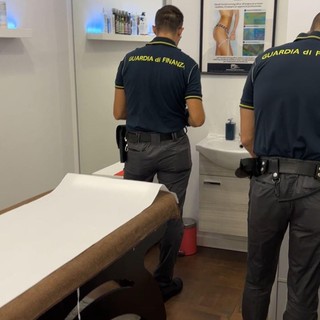 Due arresti per sfruttamento della prostituzione al centro benessere