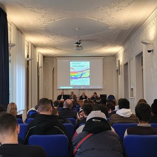 “Il diritto all’unicità” riempie di studenti la sala convegni di Villa Recalcati