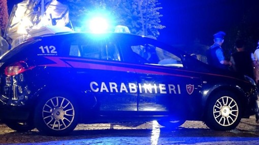 Comerio, dà in escandescenze al ristorante e aggredisce i carabinieri: arrestato