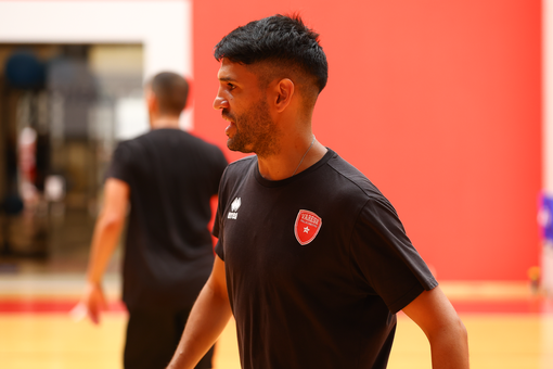 Herman Mandole, al suo primo allenamento da capo allenatore della Pallacanestro Varese