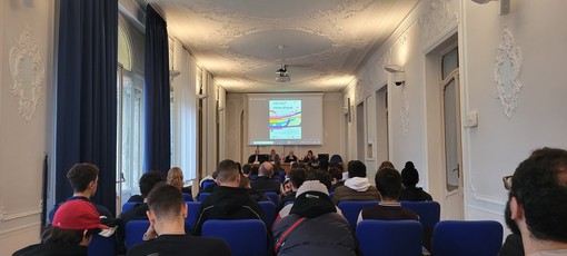 “Il diritto all’unicità” riempie di studenti la sala convegni di Villa Recalcati