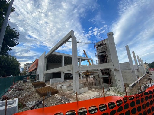 Dopo la demolizione, la ricostruzione: il colosso Aldi di viale Belforte prende forma