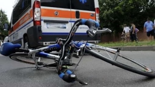 Cade con la bici a Cunardo, 76enne in ospedale