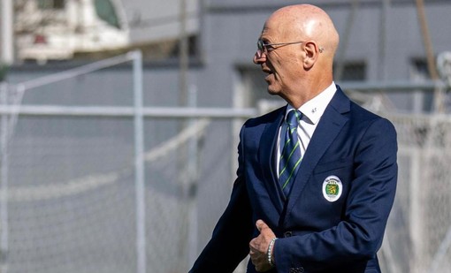 La foto con cui l'FC Paradiso ha comunicato le dimissioni di Beppe Sannino, salutandolo e ringraziandolo