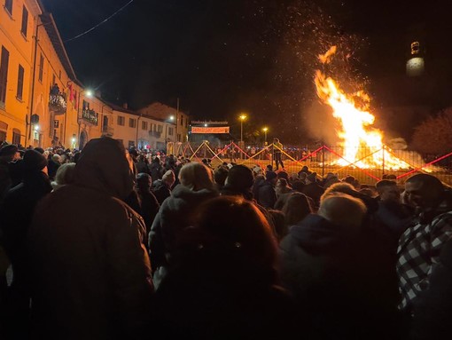 L'edizione 2023 del Falò di Sant'Antonio (foto di Angela Garro)