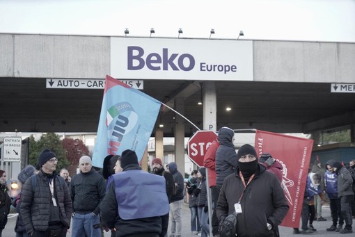 Protesta alla Beko di Cassinetta, Astuti al fianco dei lavoratori: «Subito in audizione impresa e sindacati»