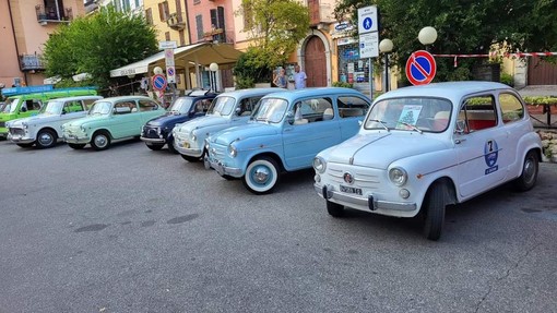 Un raduno del Club Fiat 600 di Besozzo a Laveno (foto dalla pagina Facebook del Club)