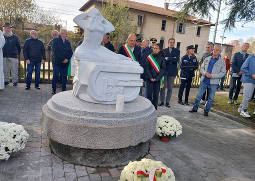 VIDEO e FOTO. Per non dimenticare mai i morti sul lavoro: inaugurato alla stazione di Besozzo il monumento voluto dalla Cisl