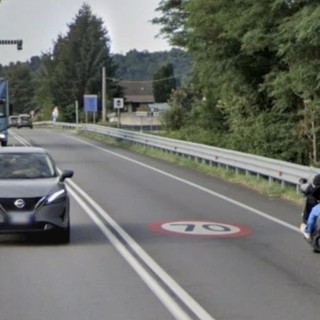 I cartelli stradali nei pressi dell'autovelox di Buguggiate sulla Sp1 (foto da Google Maps inviata dal lettore)