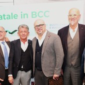 Nella foto da sinistra Diego Trogher, vice presidente Bcc di Busto Garolfo e Buguggiate, Annibale Bernasconi, vice direttore generale Bcc di Busto Garolfo e Buguggiate, Roberto Scazzosi, presidente Bcc di Busto Garolfo e Buguggiate, Roberto Solbiati, direttore generale Bcc di Busto Garolfo e Buguggiate, Gianfranco Sommaruga, collegio sindacale Bcc di Busto Garolfo e Buguggiate. Enzo Petrillo, responsabile area territoriale di Varese Bcc di Busto Garolfo e Buguggiate