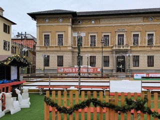 Via Milano e le piazza vestite a festa