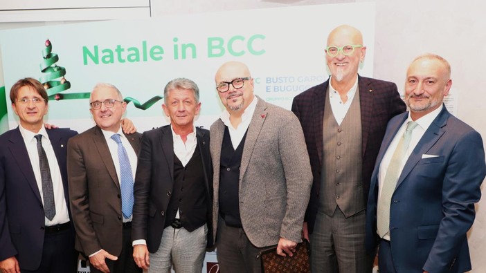 Nella foto da sinistra Diego Trogher, vice presidente Bcc di Busto Garolfo e Buguggiate, Annibale Bernasconi, vice direttore generale Bcc di Busto Garolfo e Buguggiate, Roberto Scazzosi, presidente Bcc di Busto Garolfo e Buguggiate, Roberto Solbiati, direttore generale Bcc di Busto Garolfo e Buguggiate, Gianfranco Sommaruga, collegio sindacale Bcc di Busto Garolfo e Buguggiate. Enzo Petrillo, responsabile area territoriale di Varese Bcc di Busto Garolfo e Buguggiate