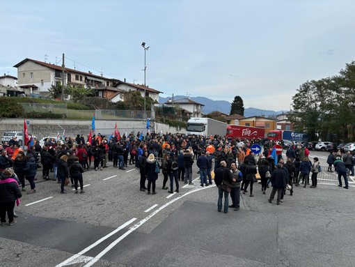 Continua la protesta dei lavoratori della Beko di Cassinetta con sciopero e presidio del 12 novembre