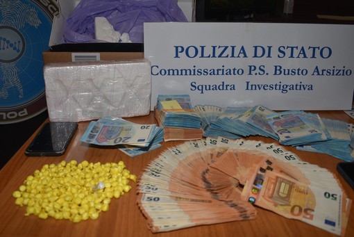 Un chilo di cocaina e 30mila euro in contanti: due stranieri arrestati dalla polizia di Busto