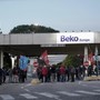 L'ingresso principale dello stabilimento Beko di Cassinetta