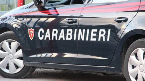 Gli spruzza spray al peperoncino negli occhi e gli ruba il cellulare: 19enne rapinato alla stazione di Saronno