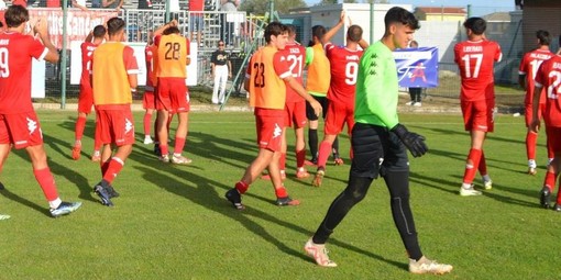 Enzo Cassano, portiere biancorosso, esce dal campo dopo il 2-2 contro l'Rg Ticino (foto Ezio Macchi)