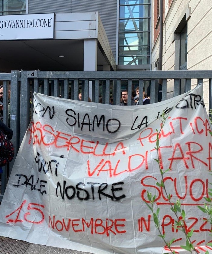 A Gallarate presidio contro il Ministro Valditara