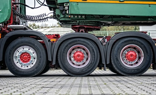 Ordinanza del Comune di Besozzo: no a camion e tir nelle ore di punta nella zona industriale di Olginasio