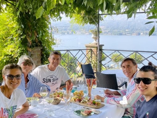 Martina Colombari e Billy Costacurta al sole di Ranco (foto tratta da Instagram di Martina Colombari)