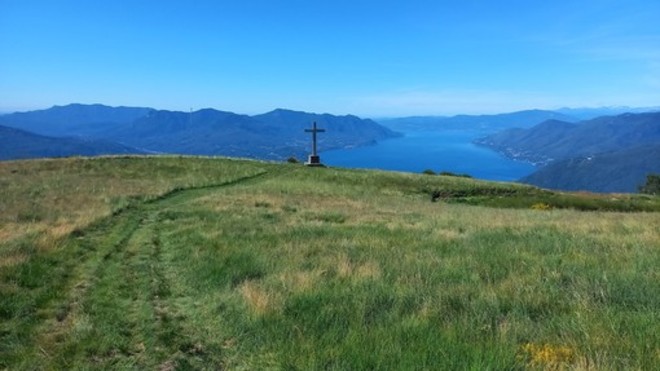 Croce ed orizzonte dal Monte Cadrigna- Alta Val Veddasca- (ph. Mauro Carlesso)